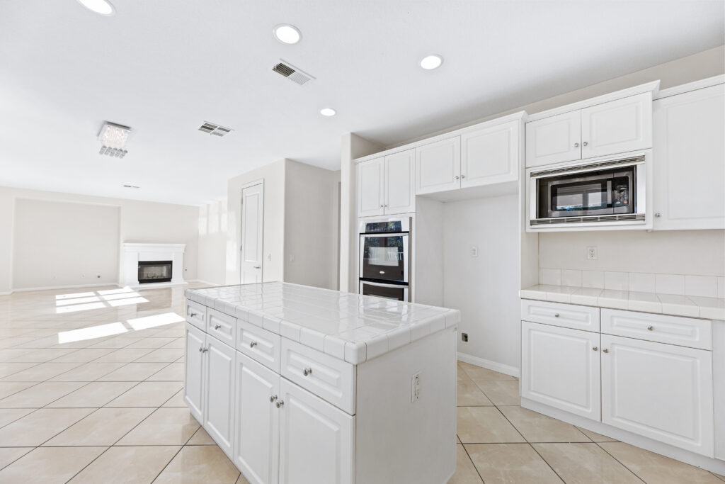 Interior Pro Images 22046 Halsted St-19